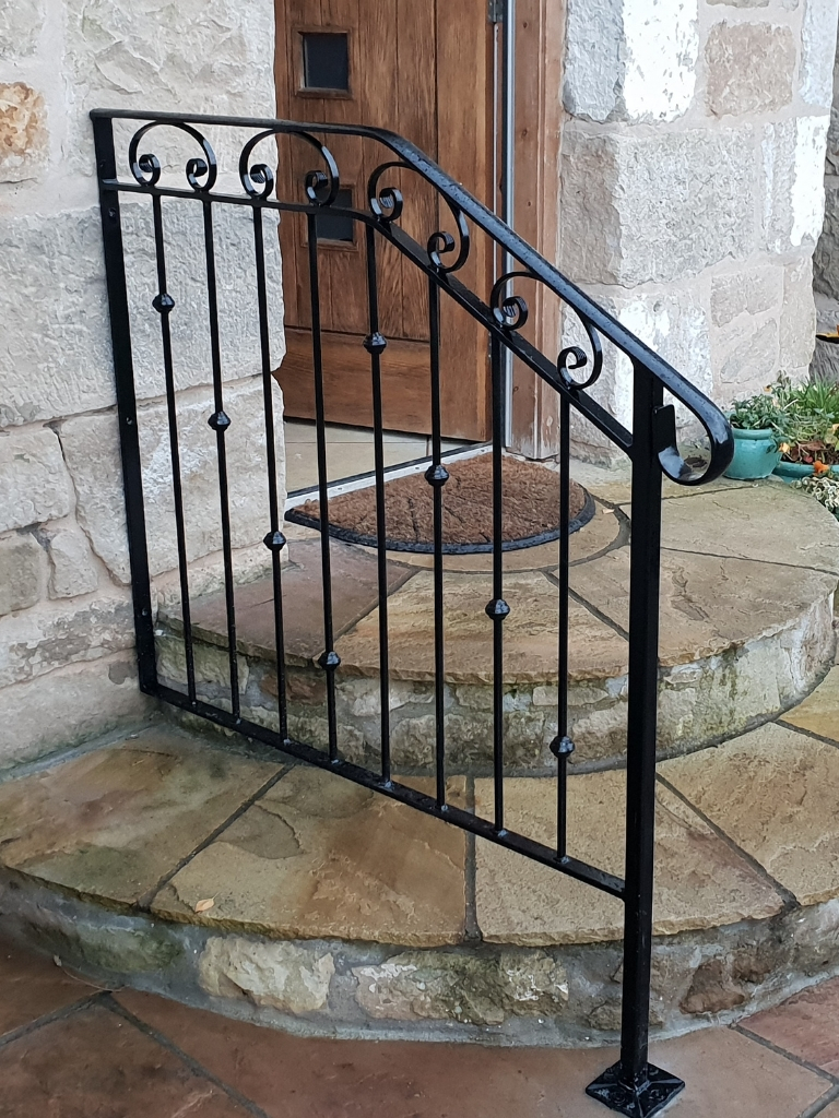 B8 — Chelsea handrail design