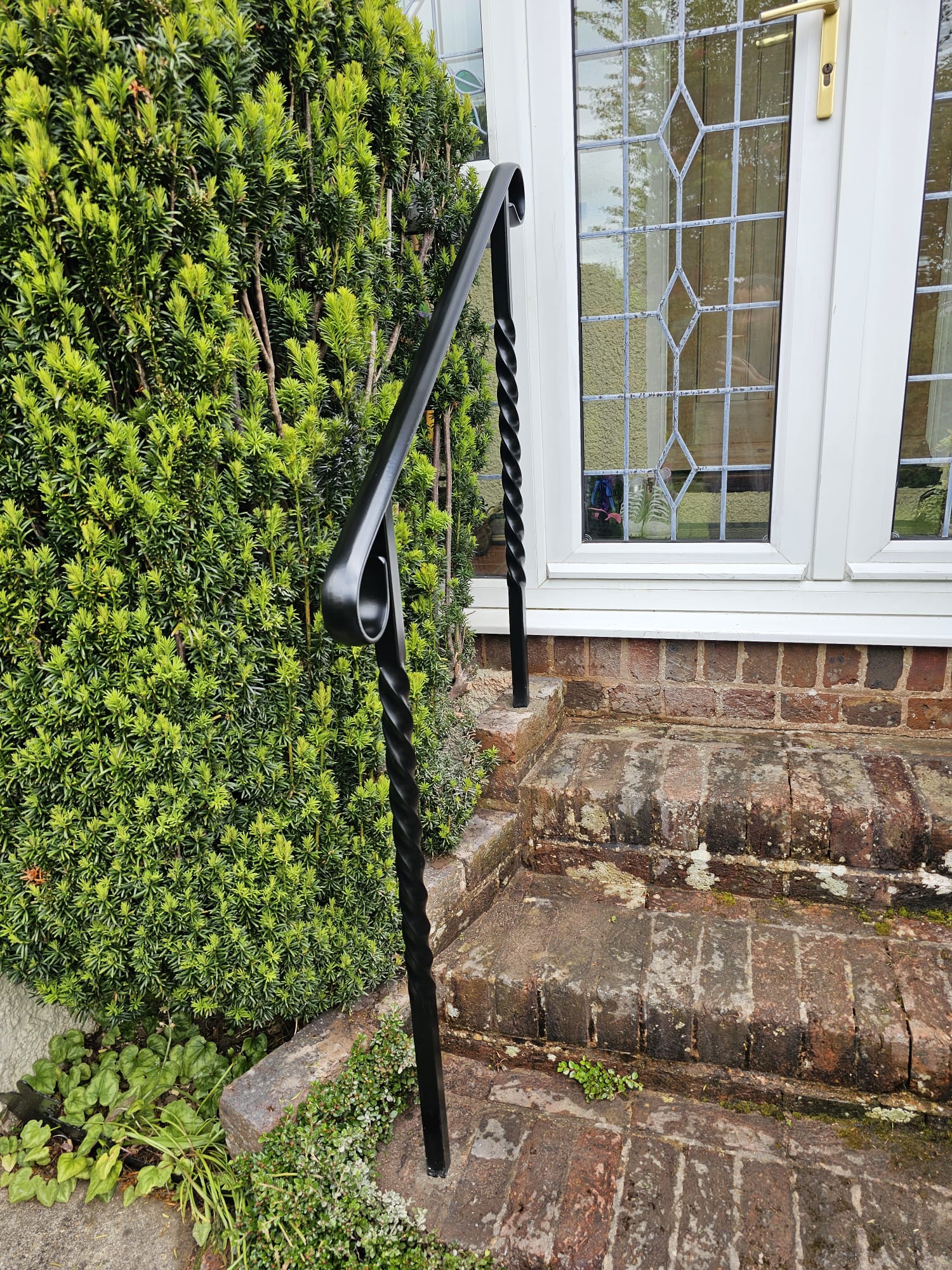 W6 — Reading handrail design